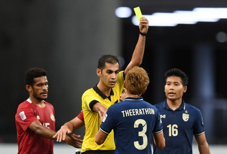 Theerathon Bunmathan là ‘Vua phạm lỗi’ tại AFF Cup