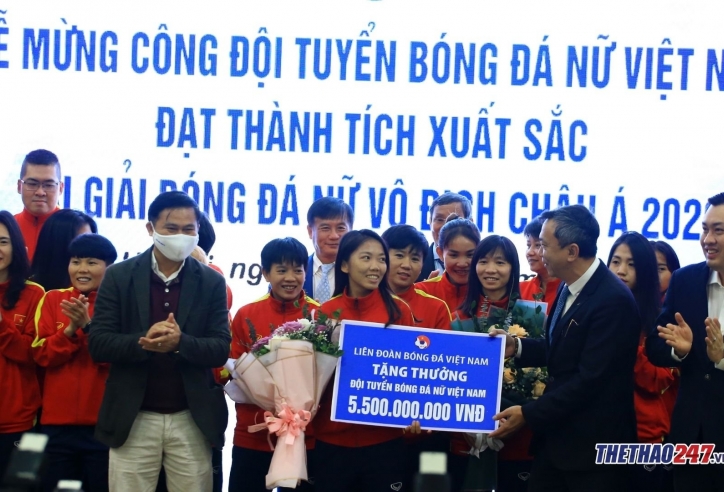 Trở về nước sau kỳ tích lịch sử, ĐT Việt Nam nhận thưởng 'khủng chưa từng thấy'