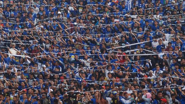 Bóng đá Indonesia rúng động, 2 CĐV thiệt mạng trên khán đài