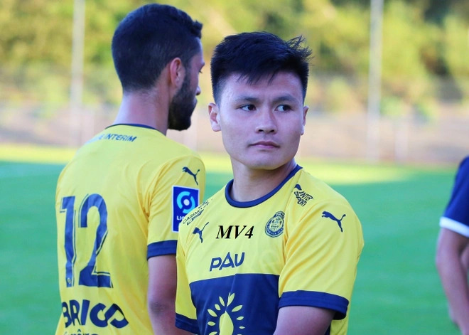 Quang Hải báo tin cực vui từ Pau FC cho NHM Việt Nam