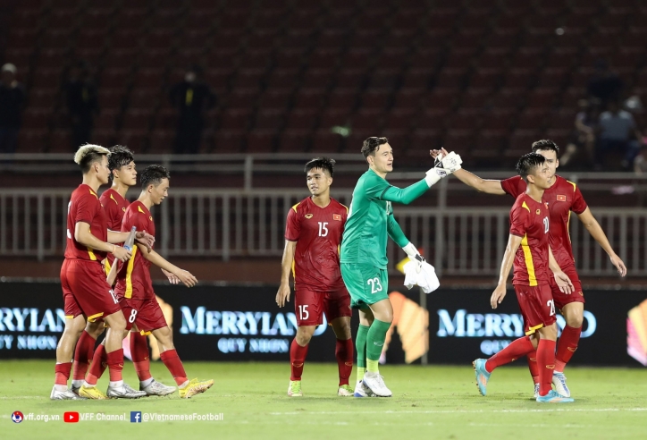 Vừa được FIFA tặng quà, ĐT Việt Nam lập tức nhận 'báo động đỏ' trên BXH
