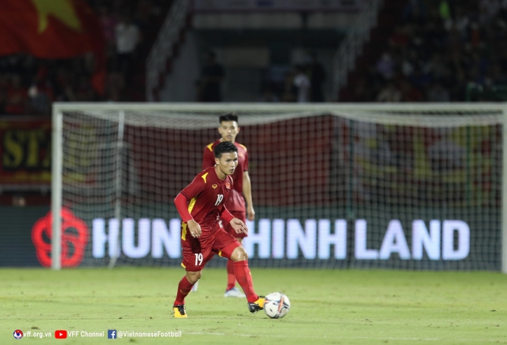 Rời Việt Nam, Quang Hải nhận ngay 'báo động đỏ' khi trở về Pau FC