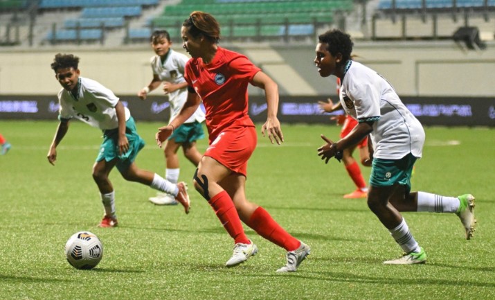 Cầu thủ nữ Indonesia lập siêu phẩm từ giữa sân, đánh bại hàng xóm ĐNÁ