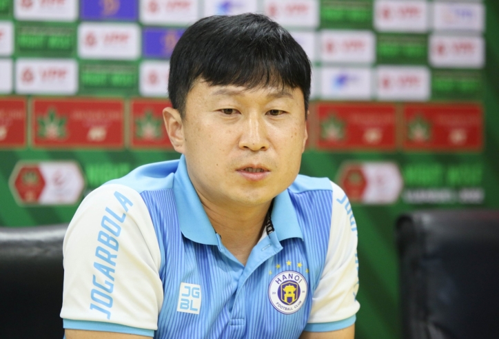 HLV Hàn Quốc xin lỗi vì thua trong ngày đám cưới của chủ tịch Hà Nội FC
