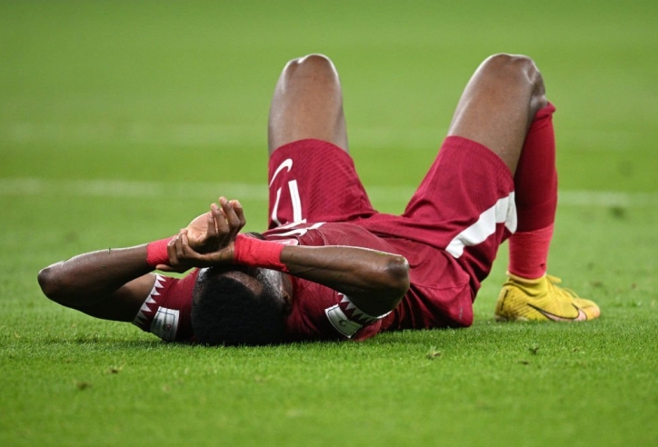 CĐV Qatar buông lời cay đắng: 'Tiền nhiều không mua được World Cup'