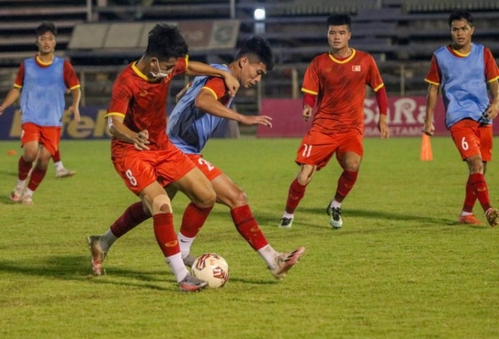 Đeo khẩu trang tập luyện, U23 Việt Nam quyết thắng ở trận ra quân giải AFF