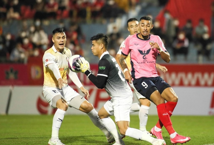 Ngoại binh tỏa sáng, 'PSG Việt Nam' áp sát top đầu V-League 2022