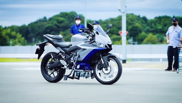 Yamaha giới thiệu xe máy tự cân bằng, có khả năng lái tự động như Tesla