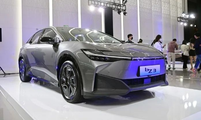 Sedan điện đầu tiên của Toyota “cháy hàng” ngay trong ngày đầu mở bán