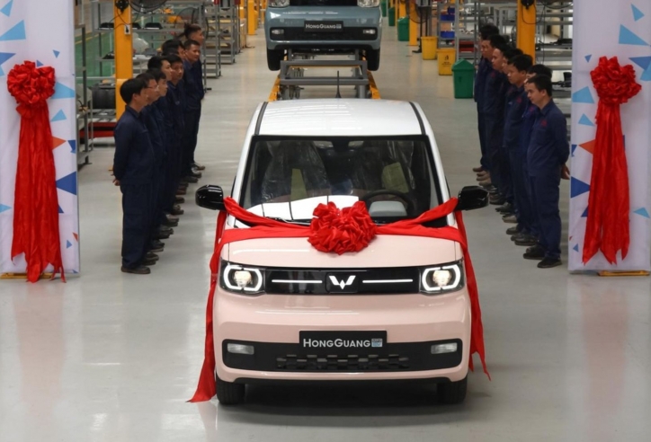 Xe điện cỡ nhỏ Wuling HongGuang MiniEV đầu tiên xuất xưởng tại Việt Nam