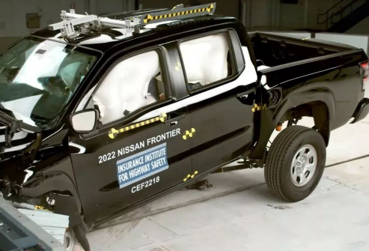 Bán tải cỡ trung như Ford Ranger kém an toàn đối với hành khách ngồi hàng sau?