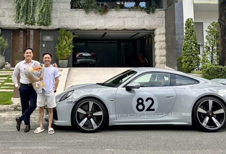 Ngay sau qua Vũ, Cường Đô La nhận bàn giao xế hộp cực hiếm Porsche 911 Sport Classic