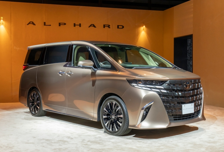 Xe ế tại Việt Nam Toyota Alphard ‘cháy hàng’ ở thị trường láng giềng này, khách mua phải chờ 1 năm