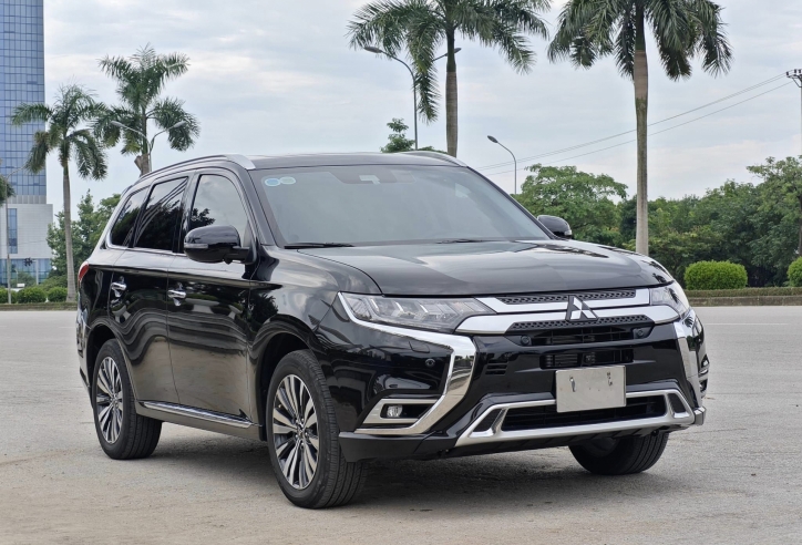 Mitsubishi Outlander ‘siêu lướt’ lăn bánh chỉ hơn 7.000 km được rao bán với giá ngỡ ngàng