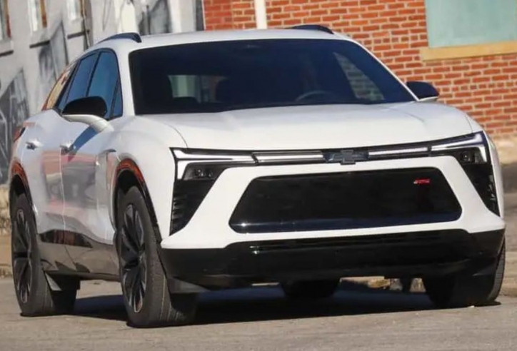 SUV điện Chevrolet Blazer EV báo hại tài xế, mắc kẹt ở vùng ‘khỉ ho cò gáy’ dù mới chỉ lăn bánh 28 tiếng