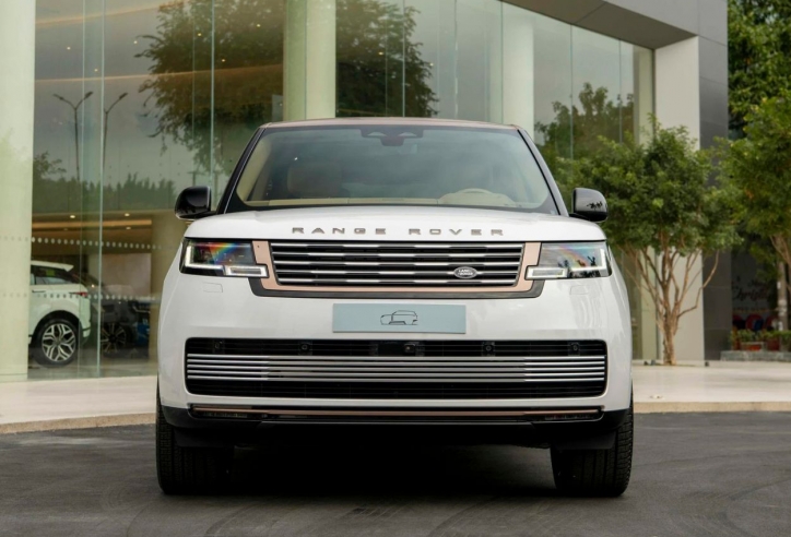 SUV hạng sang Range Rover SV mới chốt giá từ 16,87 tỷ đồng tại Việt Nam