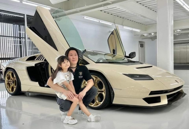 Ông bố quốc dân chi hơn 280 tỷ đồng, mua tặng con gái 6 tuổi siêu xe Lamborghini ‘hàng độc’