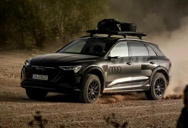 SUV điện Audi Q8 e-tron ra mắt phiên bản off-road cực ngầu, chung trang bị với Porsche 911 Dakar