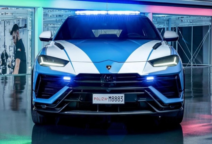 Chiêm ngưỡng siêu SUV Lamborghini Urus Performante giá quy đổi hơn 7 tỷ đồng vừa gia nhập lực lượng cảnh sát Ý