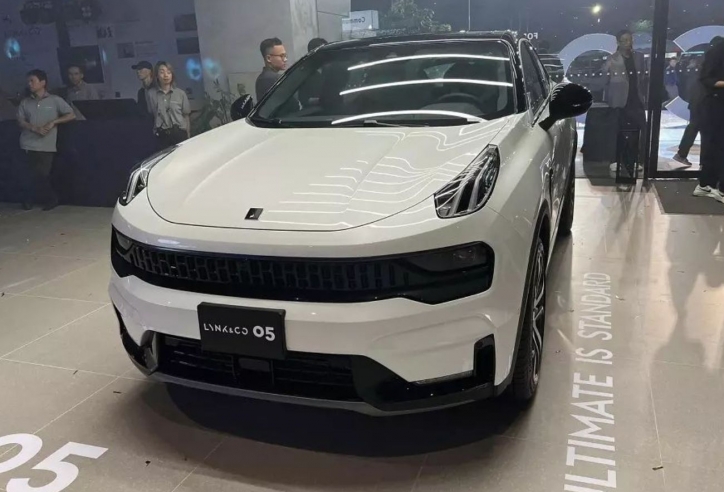 Hai mẫu SUV Lynk & Co hé lộ giá bán dự kiến trước thềm ra mắt