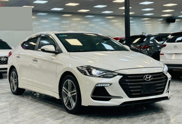 Hyundai Elantra lăn bánh 5 năm bán lại với giá giảm sâu bất ngờ