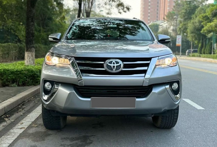 Lăn bánh 5 vạn km, Toyota Fortuner lên sàn xe cũ với giá chỉ ngang Hyundai Creta