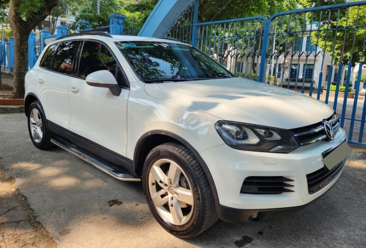 SUV hạng sang Volkswagen Touareg lăn bánh một thập kỷ mất giá hơn 2 tỷ đồng