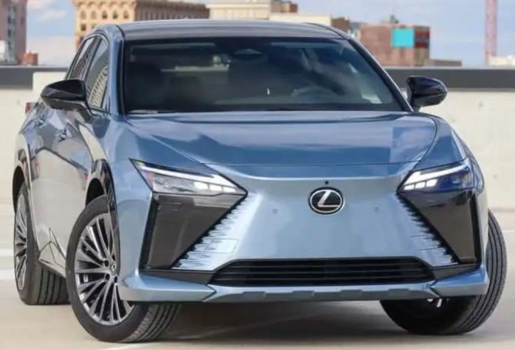 Trải nghiệm Genesis GV70 Electrified và Lexus RZ450e: Vì sao xe điện Hyundai tốt hơn Toyota?