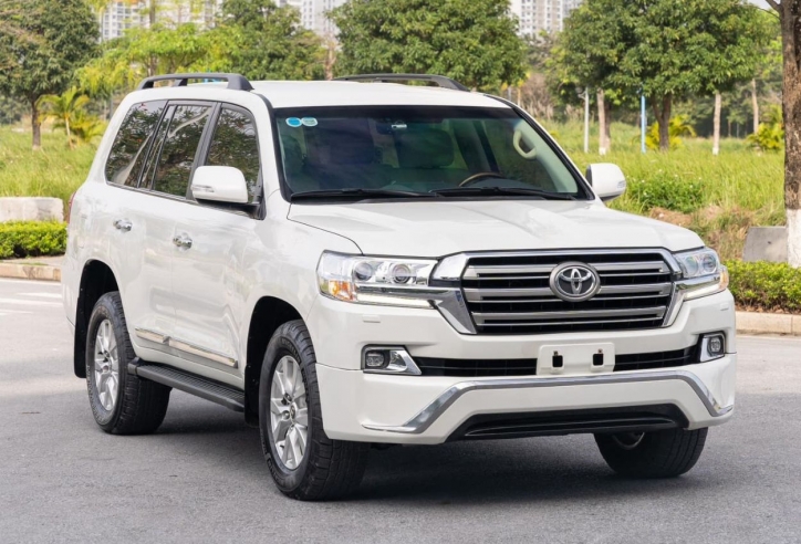 SUV ‘chủ tịch’ Toyota Land Cruiser lăn bánh 7 năm bán lỗ hơn 1 tỷ đồng