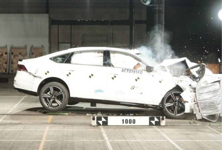 Mẫu xe đối thủ của Toyota Camry đạt điểm tối đa trong bài kiểm tra va chạm