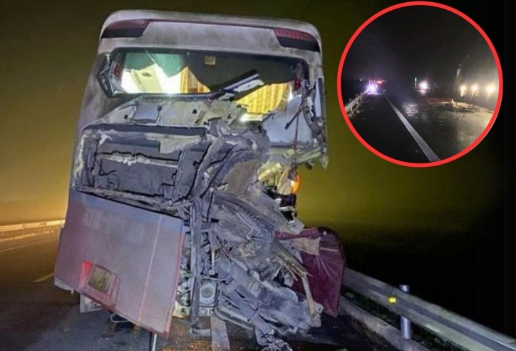 Tai nạn thảm khốc tiếp tục xảy ra trên cao tốc Cam Lộ - La Sơn, 2 người tử vong