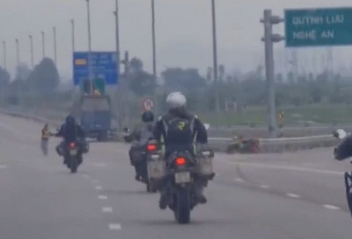 Vào cuộc xử lý nhóm người điều khiển mô tô trên cao tốc Nghi Sơn - Diễn Châu