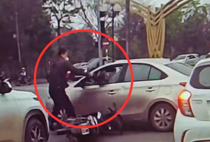 Bất ngờ với danh tính người dùng mũ bảo hiểm đập vỡ kính ô tô ở Nghệ An