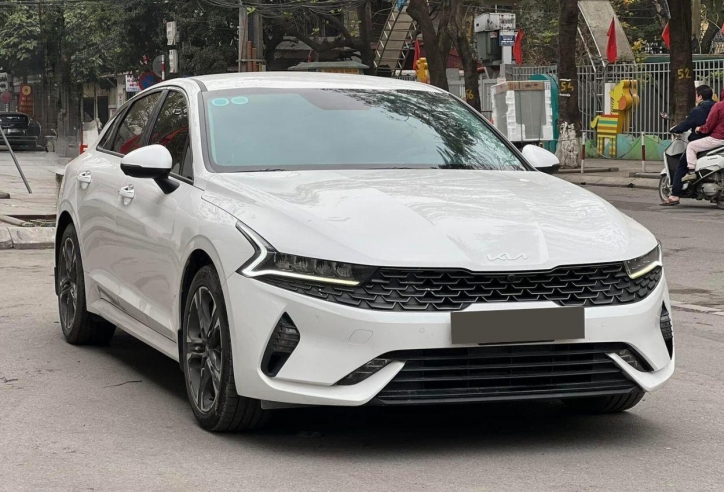 Kia K5 lăn bánh 1 năm rao bán với giá ngang Honda Civic