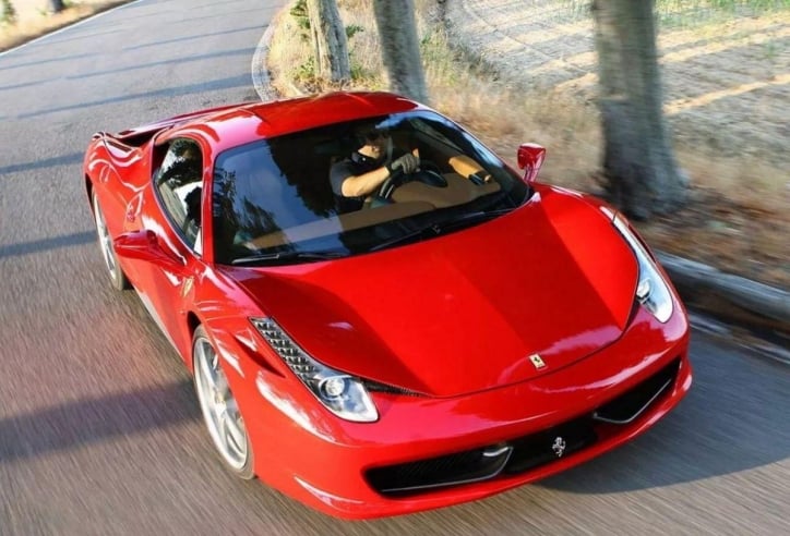 Chủ xe Ferrari kiện hãng vì một vấn đề có thể ‘đe dọa tới tính mạng’