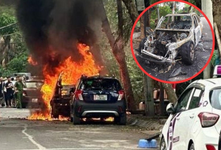 Hà Nội: Xe sang BMW X5 bất ngờ bị lửa thiêu rụi khi đang dừng đỗ bên đường