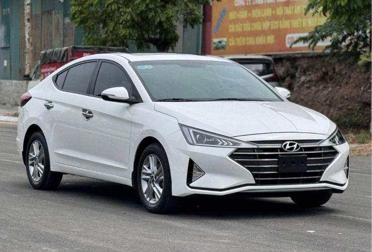 Hyundai Elantra 2020 lăn bánh gần 5 vạn km rao bán với giá ngang xe hạng B