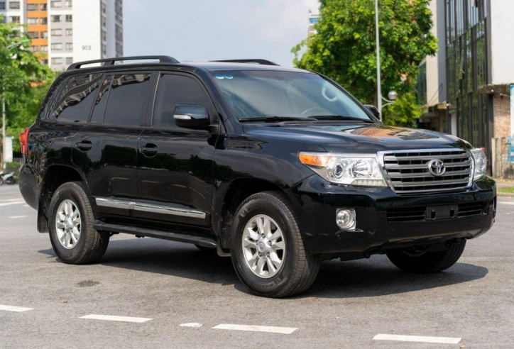 ‘SUV chủ tịch’ Toyota Land Cruiser 2015 lăn bánh 9 năm mất giá gần 1 nửa