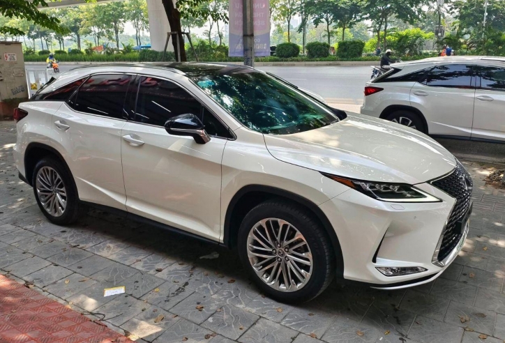 Lexus RX 300 2021 lăn bánh 3 năm tại Việt Nam rao bán với giá bao nhiêu?