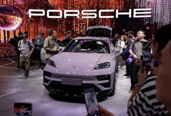 Porsche xác nhận kế hoạch chuyển đổi xe xăng sang xe điện