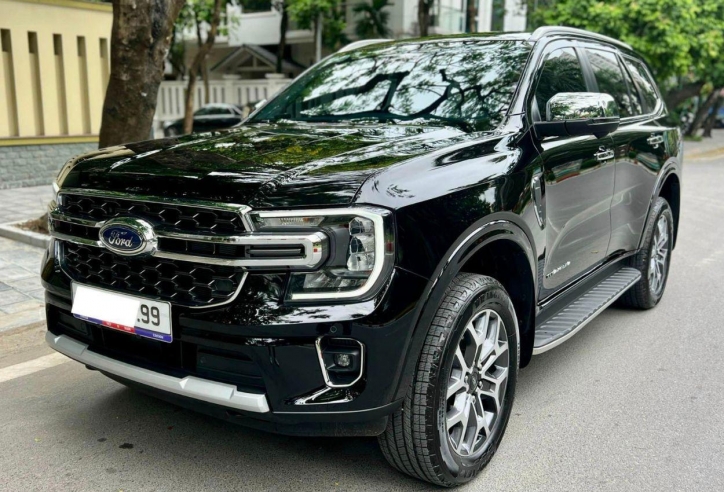 Ford Everest 2024 chạy ‘siêu lướt’ lên sàn xe cũ với giá khó tin