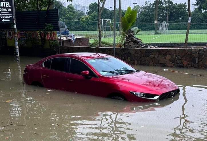 Những điều tài xế cần ‘nằm lòng’ khi xử lý xe bị ngập nước, thủy kích