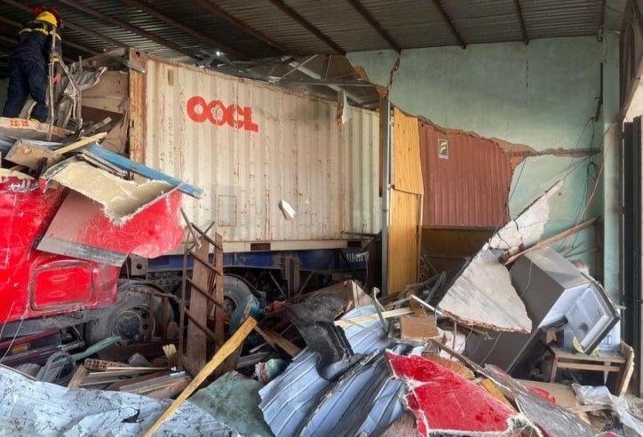 Hiện trường kinh hoàng vụ xe container lao vào nhà dân khiến 3 người thiệt mạng
