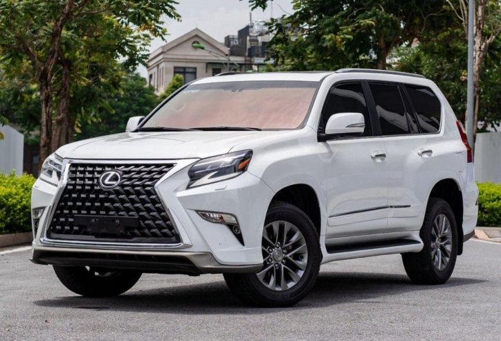 Lexus GX 460 2014 trượt giá ngang một chiếc Ford Explorer sau 10 năm sử dụng