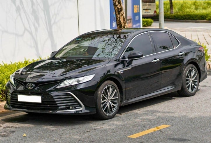 Toyota Camry lăn bánh 2 năm trượt giá khó tin trên sàn xe cũ