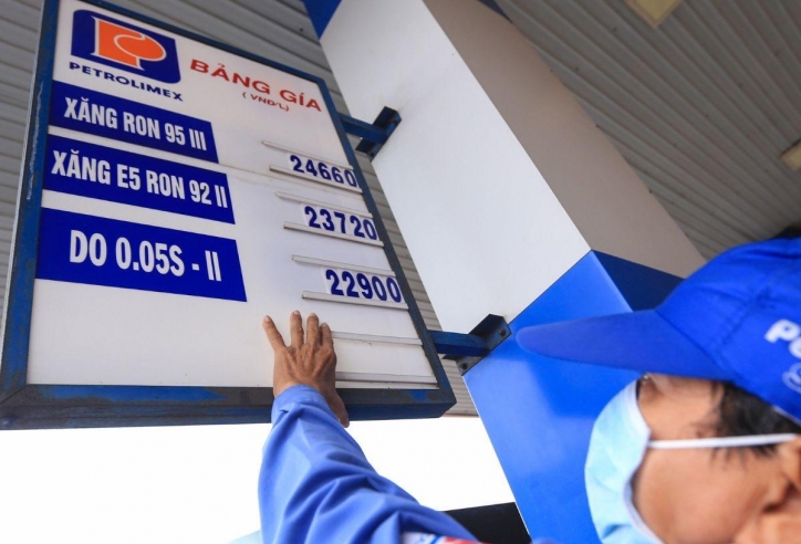 Giá xăng giảm mạnh, xuống dưới mốc 22.000 đồng/lít