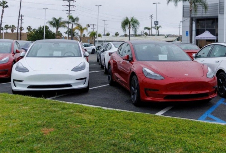 Đặt mua ô tô điện Tesla, khách hàng phẫn nộ vì chờ tới 7 năm vẫn chưa được giao xe