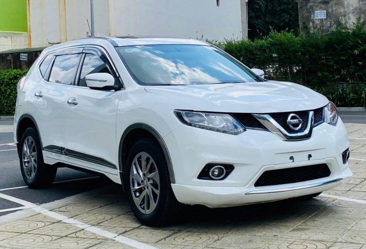 Hàng hiếm Nissan X-Trail 2018 lăn bánh 6 năm trượt giá ngang một chiếc Mitsubishi Xforce