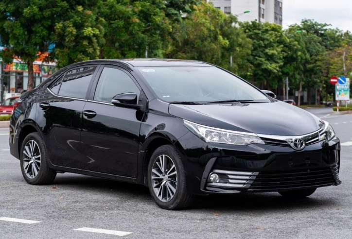 Toyota Corolla Altis 2019 chạy ‘lướt’ hơn 1 vạn km lên sàn xe cũ với giá bao nhiêu?