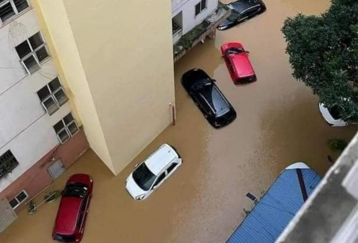 Thái Nguyên: Hàng loạt ô tô chìm trong biển nước do ảnh hưởng của bão số 3